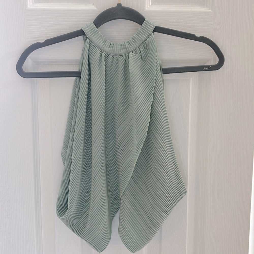 NWT vici x summer of Diane halter top.